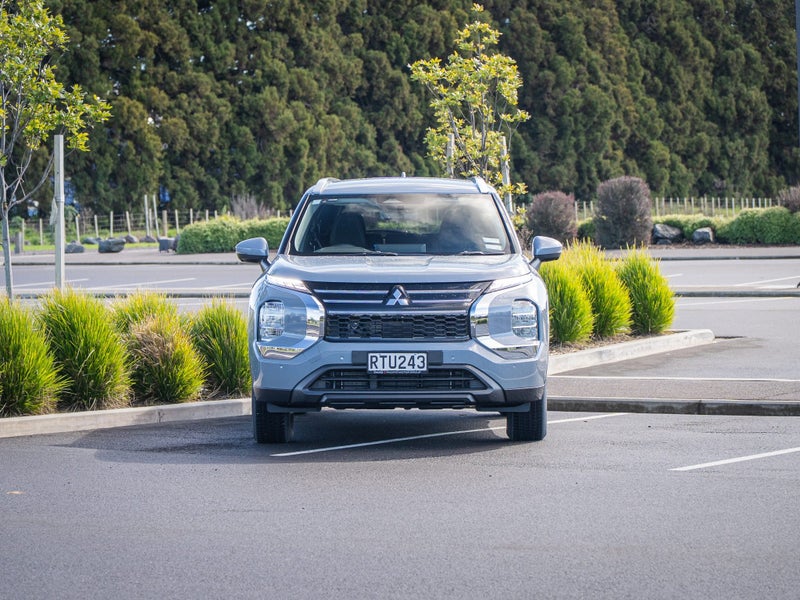 2026 Mitsubishi Outlander PHEV LS 2.4 4WD Auto image 4