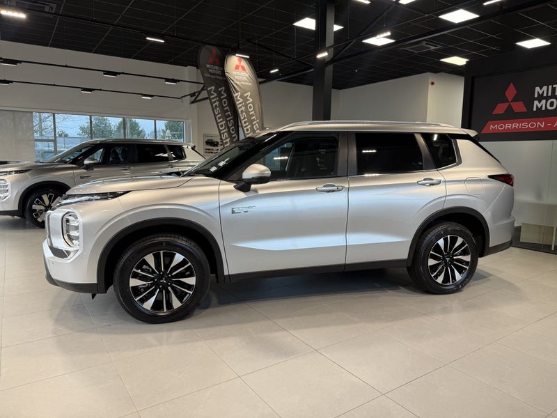 2026 Mitsubishi Outlander PHEV LS 4WD image 2