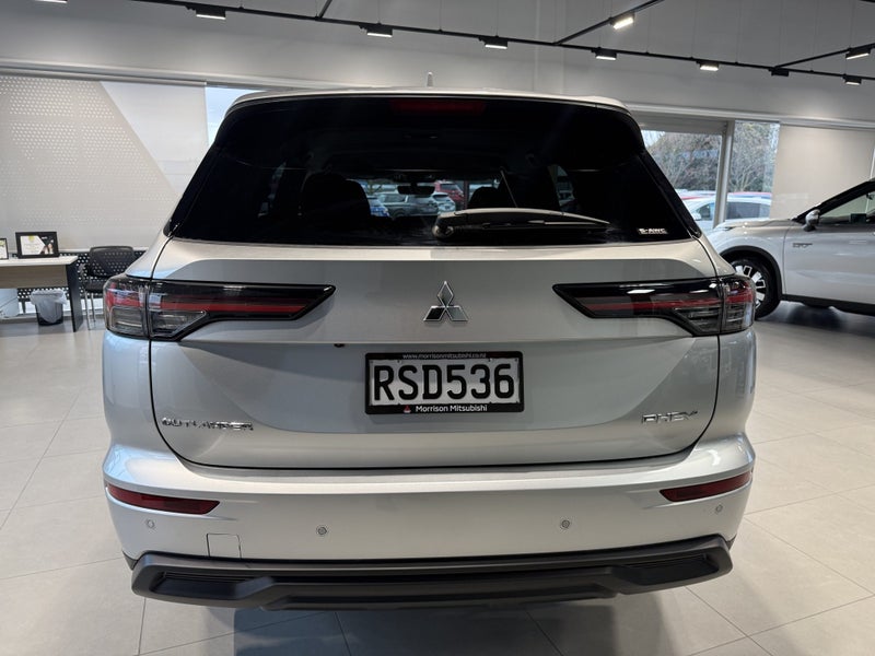 2026 Mitsubishi Outlander PHEV LS 4WD image 5