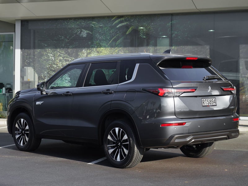 2026 Mitsubishi Outlander PHEV LS 4WD image 2