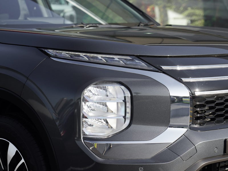 2026 Mitsubishi Outlander PHEV LS 4WD image 5