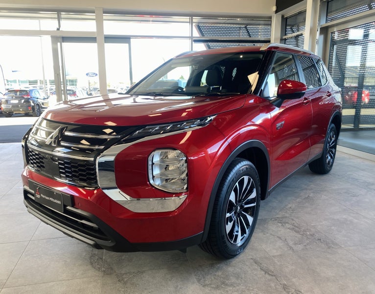 2026 Mitsubishi Outlander PHEV LS 4WD image 3