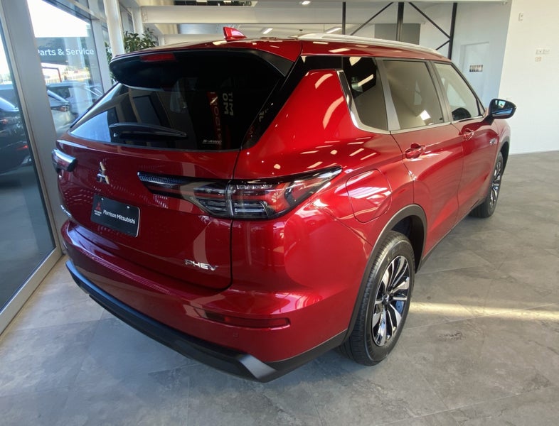 2026 Mitsubishi Outlander PHEV LS 4WD image 5