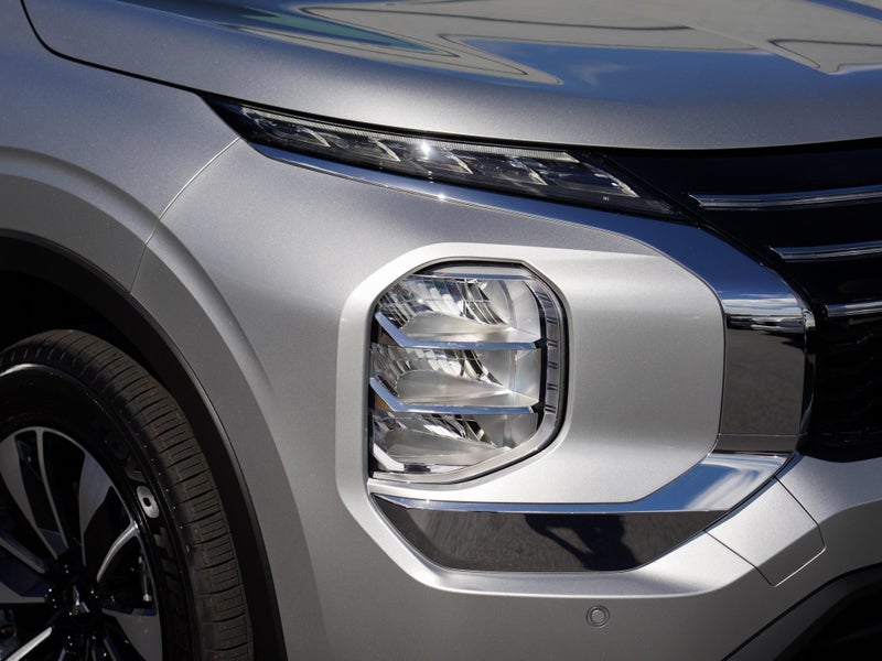 2026 Mitsubishi Outlander PHEV LS 4WD image 5