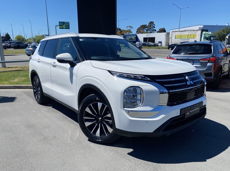 2026 Mitsubishi Outlander PHEV LS 4WD image 2