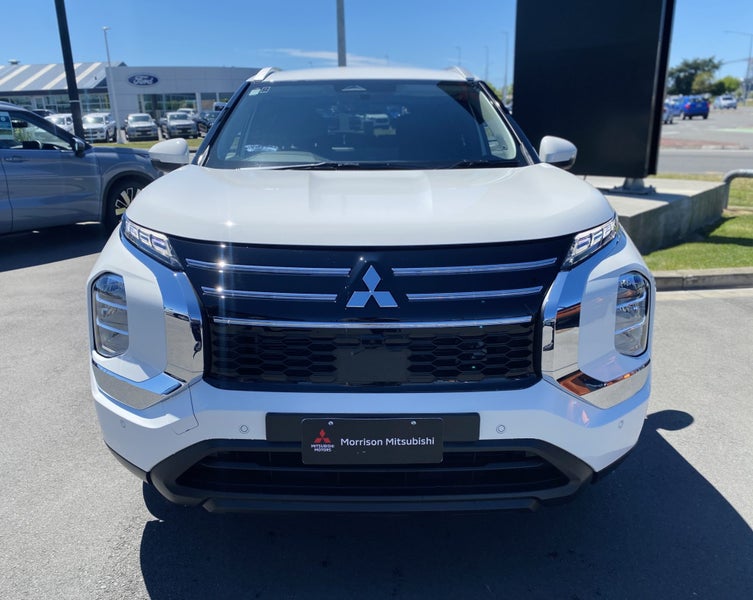 2026 Mitsubishi Outlander PHEV LS 4WD image 4