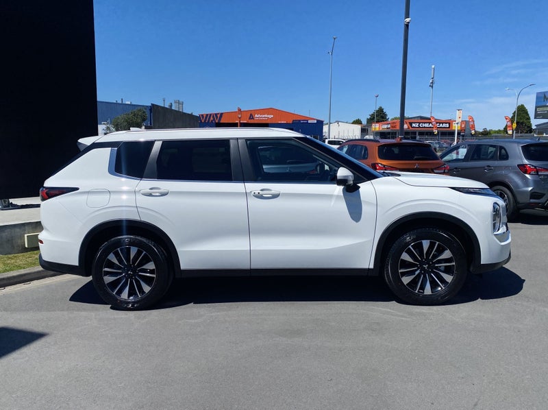 2026 Mitsubishi Outlander PHEV LS 4WD image 5