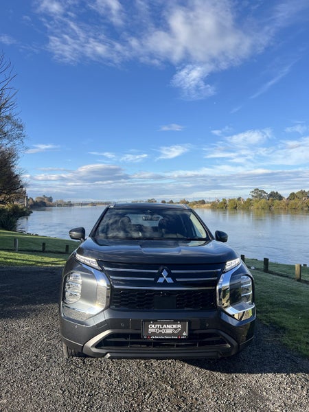 2026 Mitsubishi Outlander PHEV LS 4WD image 2