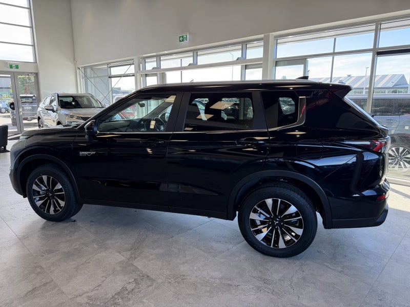 2026 Mitsubishi Outlander PHEV LS 4WD image 2