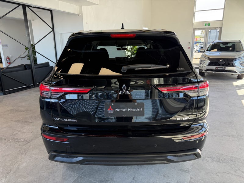 2026 Mitsubishi Outlander PHEV LS 4WD image 5