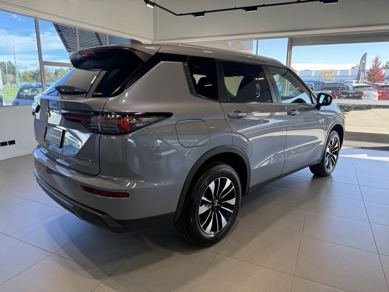 2026 Mitsubishi Outlander PHEV LS 4WD image 3