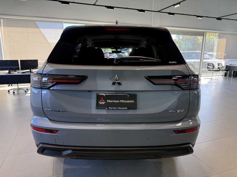 2026 Mitsubishi Outlander PHEV LS 4WD image 4