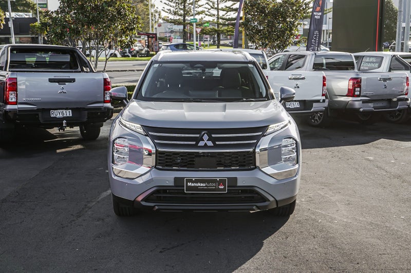 2026 Mitsubishi Outlander PHEV LS 4WD image 4