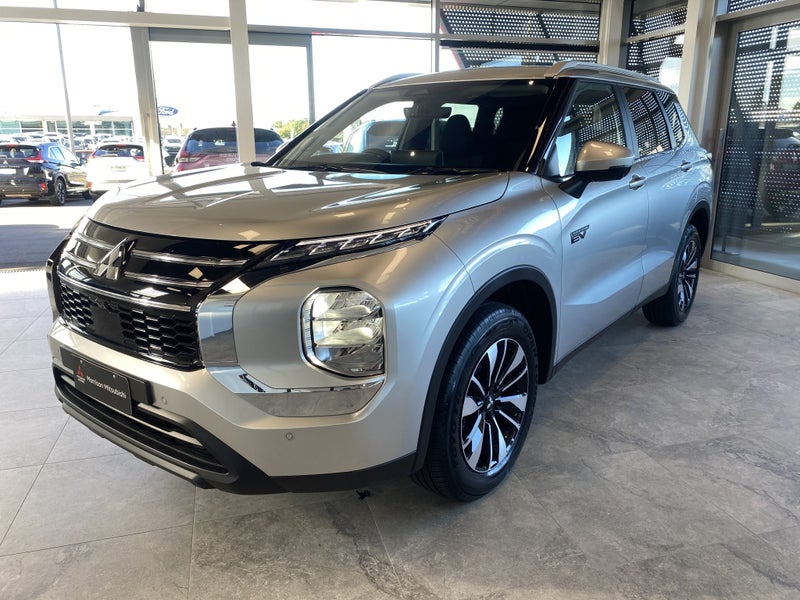 2026 Mitsubishi Outlander PHEV LS 4WD image 2