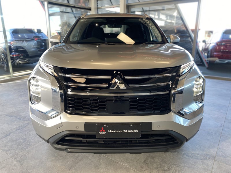 2026 Mitsubishi Outlander PHEV LS 4WD image 3