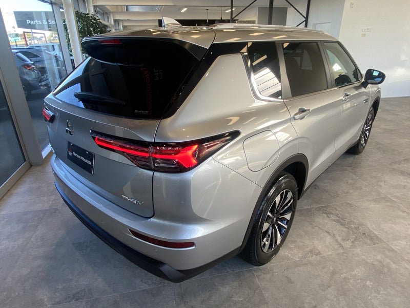 2026 Mitsubishi Outlander PHEV LS 4WD image 5