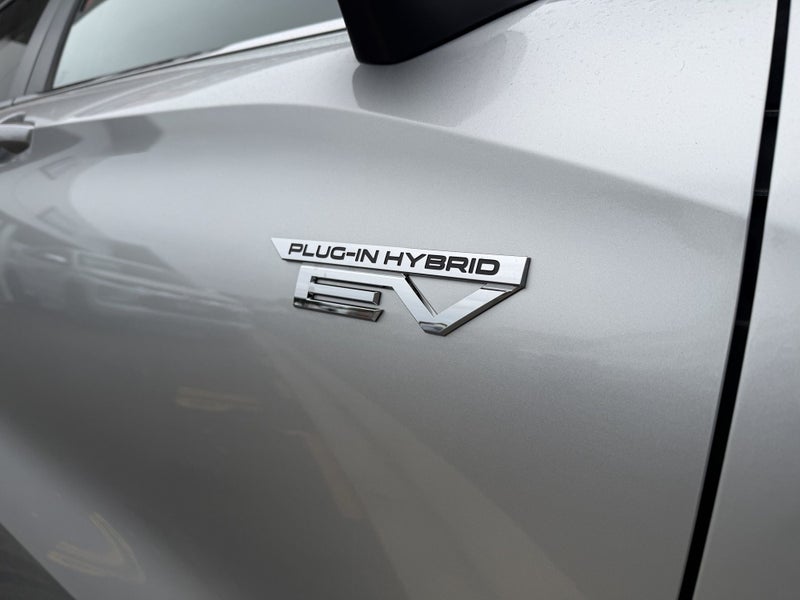 2026 Mitsubishi Outlander PHEV LS 4WD - PLUG-IN... image 4