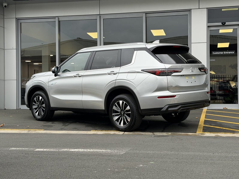 2026 Mitsubishi Outlander PHEV LS 4WD - PLUG-IN... image 5
