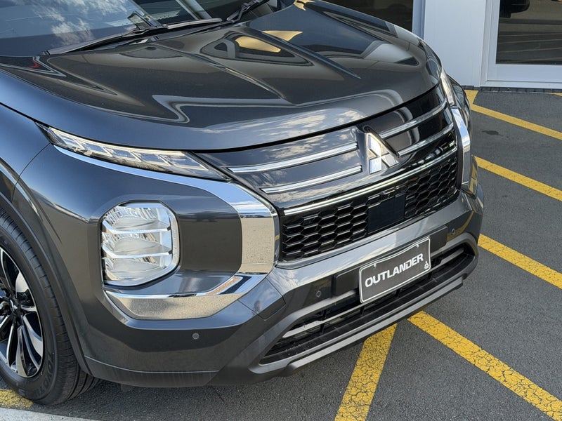 2026 Mitsubishi Outlander PHEV LS 4WD - PLUG-IN... image 4