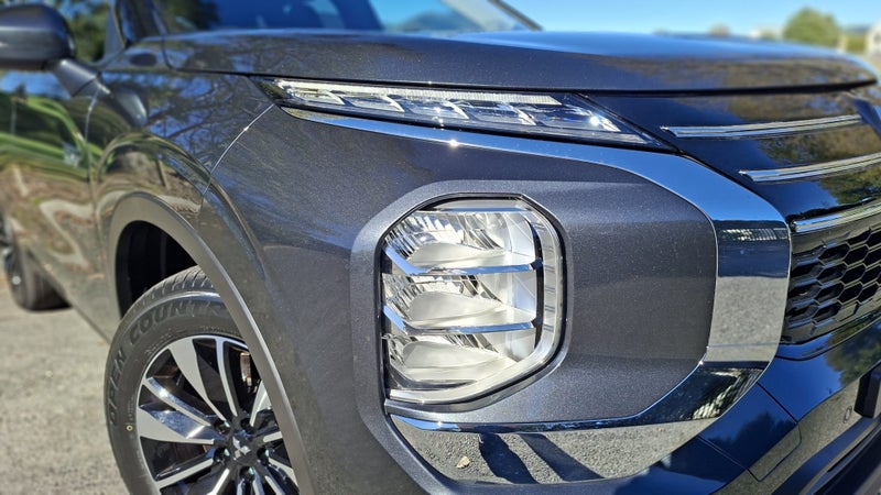 2026 Mitsubishi Outlander PHEV LS AWD - Plug In... image 5