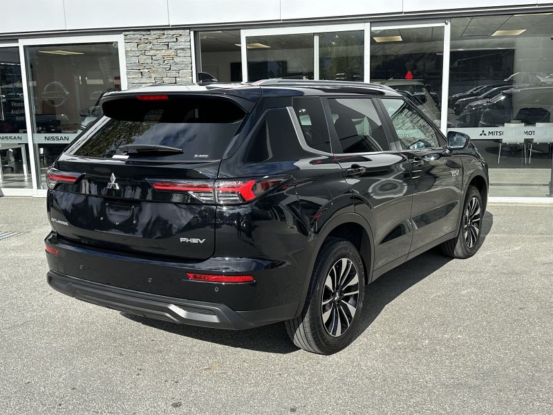 2026 Mitsubishi Outlander PHEV LS (S-AWC) image 2