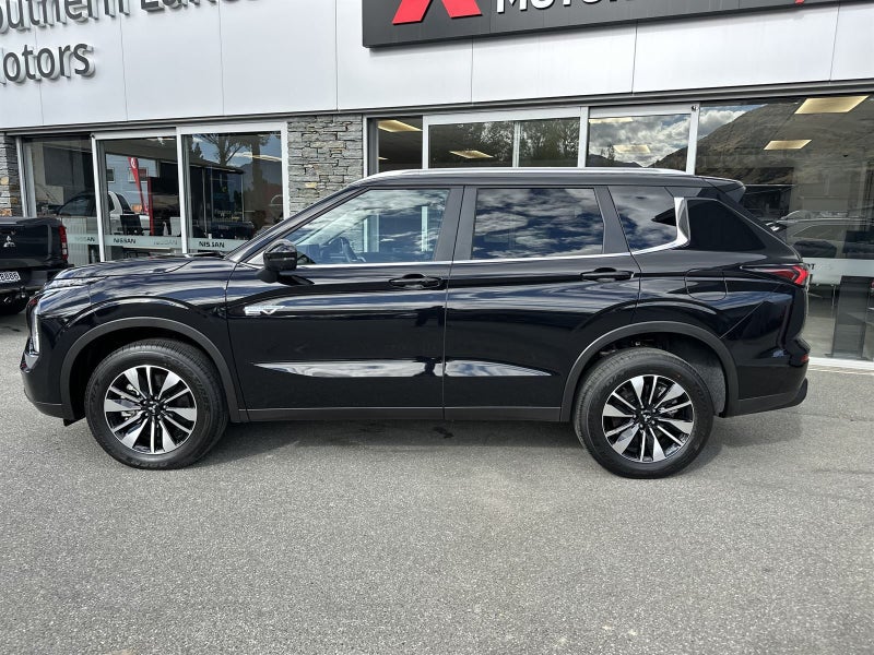 2026 Mitsubishi Outlander PHEV LS (S-AWC) image 5
