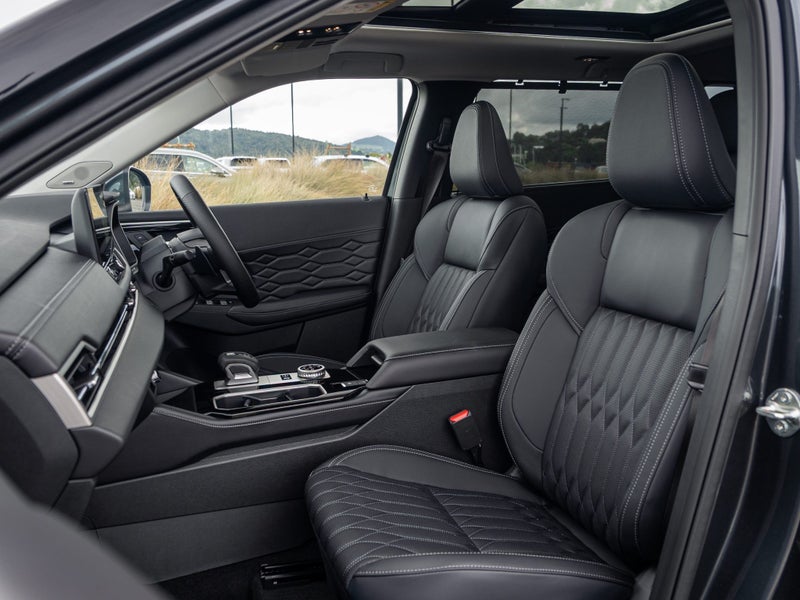 2026 Mitsubishi Outlander PHEV VRX 2.4 4WD Auto image 5