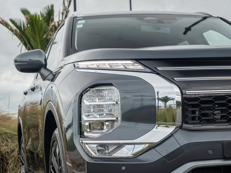 2026 Mitsubishi Outlander PHEV VRX 2.4 4WD Auto image 3