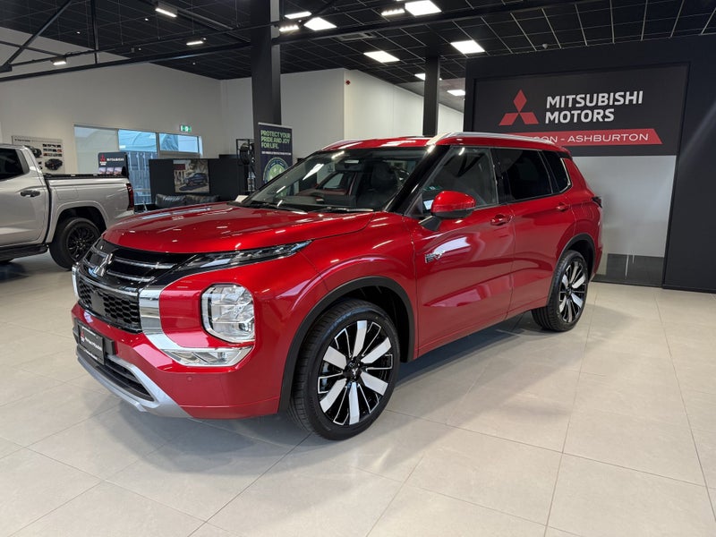 2026 Mitsubishi Outlander PHEV VRX 4WD image 3