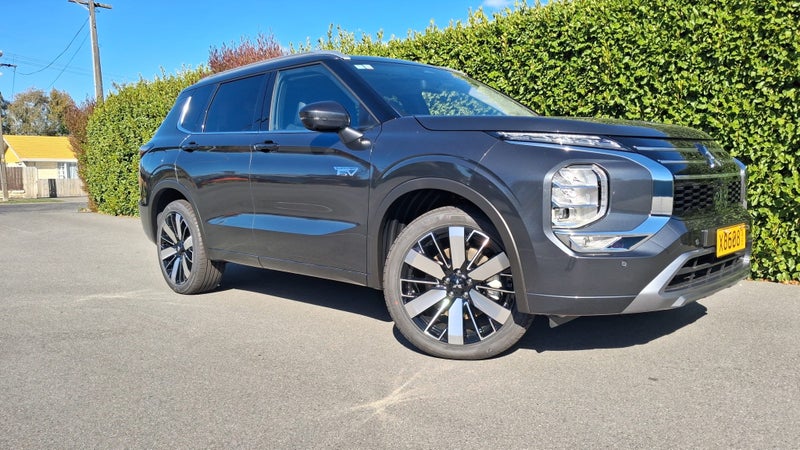 2026 Mitsubishi Outlander PHEV VRX 4WD image 2