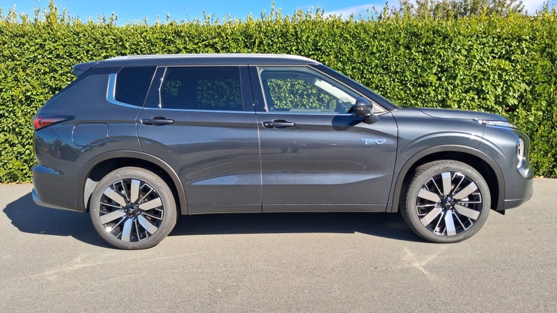 2026 Mitsubishi Outlander PHEV VRX 4WD image 4