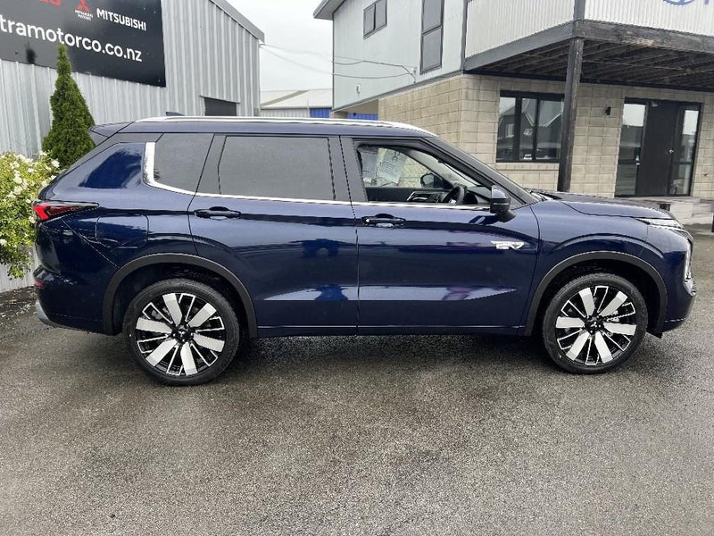 2026 Mitsubishi Outlander PHEV VRX 4WD image 4