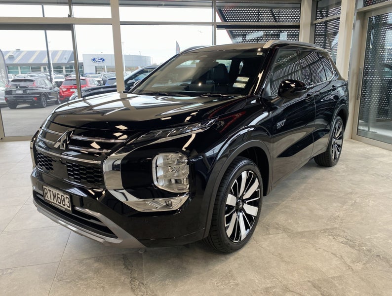 2026 Mitsubishi Outlander PHEV VRX 4WD image 3