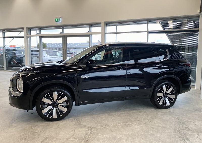 2026 Mitsubishi Outlander PHEV VRX 4WD image 4