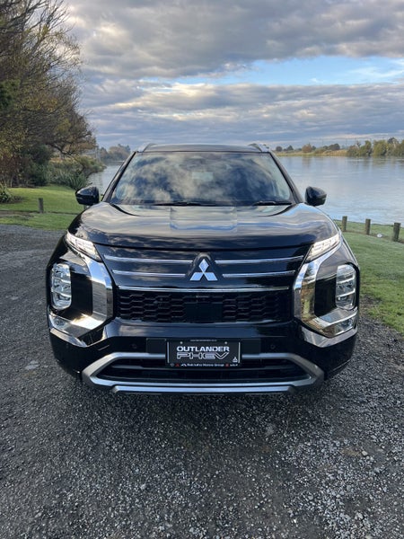 2026 Mitsubishi Outlander PHEV VRX 4WD image 2