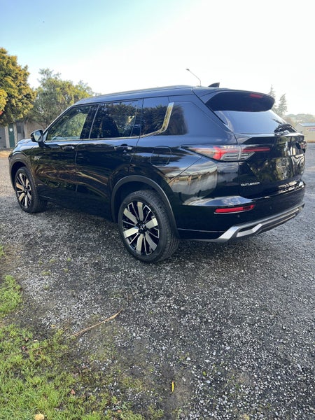 2026 Mitsubishi Outlander PHEV VRX 4WD image 3