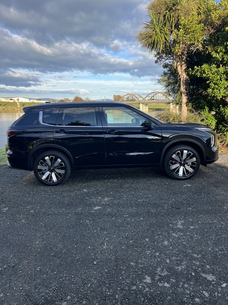 2026 Mitsubishi Outlander PHEV VRX 4WD image 4