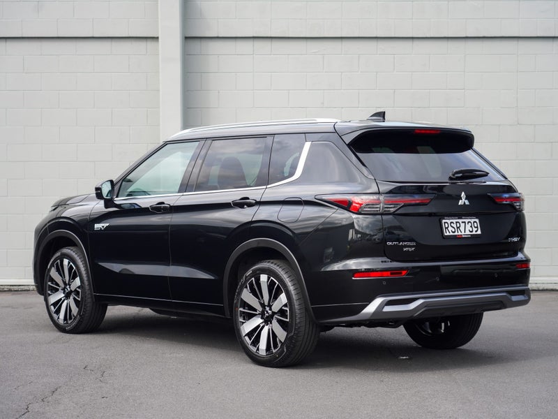 2026 Mitsubishi Outlander PHEV VRX 4WD image 2