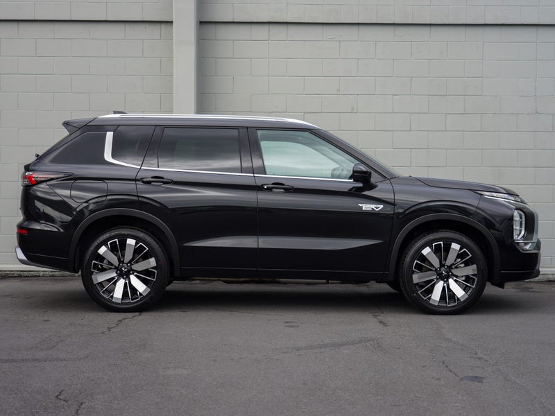 2026 Mitsubishi Outlander PHEV VRX 4WD image 3