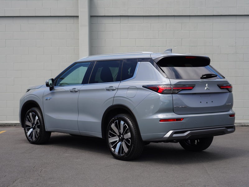 2026 Mitsubishi Outlander PHEV VRX 4WD image 2