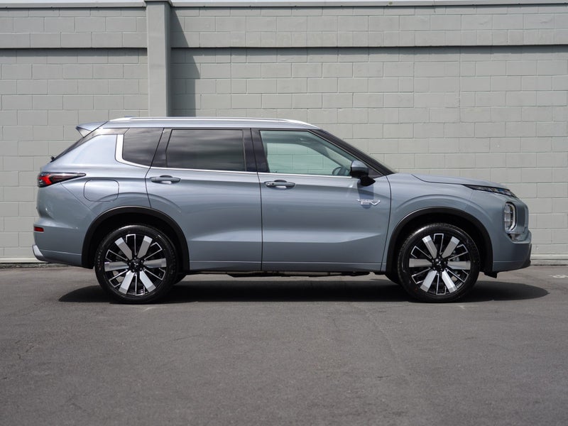 2026 Mitsubishi Outlander PHEV VRX 4WD image 3