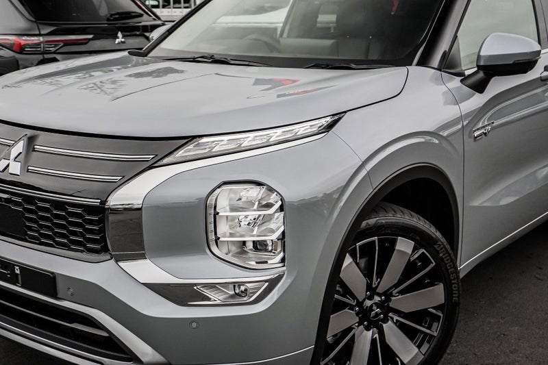 2026 Mitsubishi Outlander PHEV VRX 4WD image 2