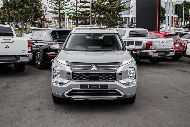 2026 Mitsubishi Outlander PHEV VRX 4WD image 3