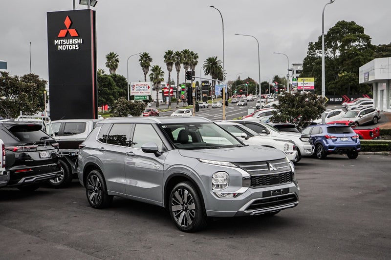 2026 Mitsubishi Outlander PHEV VRX 4WD image 4