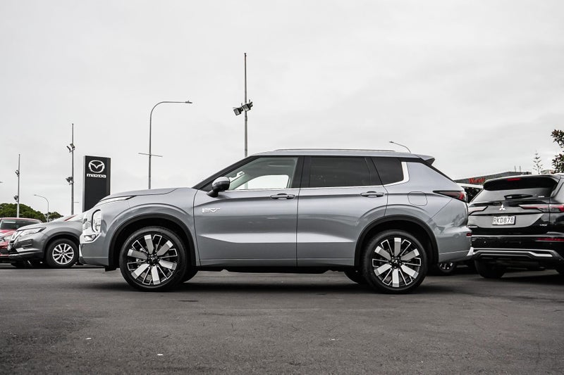 2026 Mitsubishi Outlander PHEV VRX 4WD image 5