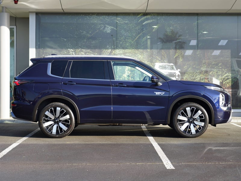 2026 Mitsubishi Outlander PHEV VRX 4WD 7 SEAT SUV image 3