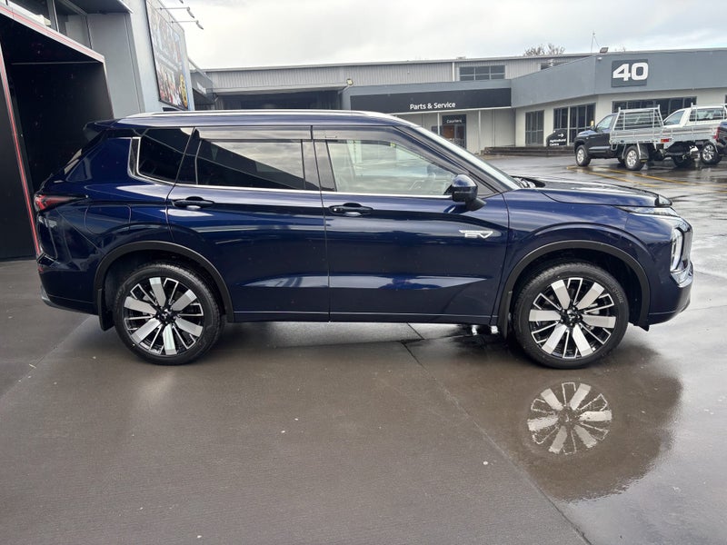 2026 Mitsubishi Outlander PHEV VRX 4WD image 2