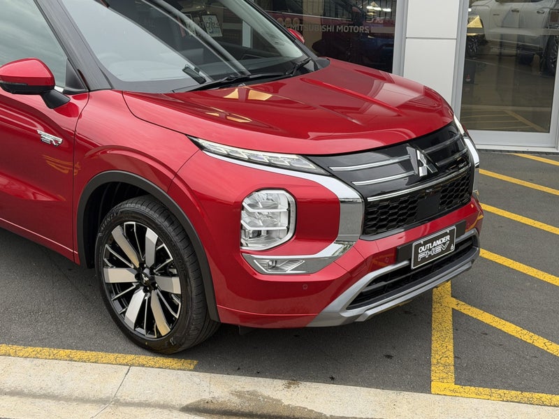 2026 Mitsubishi Outlander PHEV VRX 4WD - PLUG-I... image 2