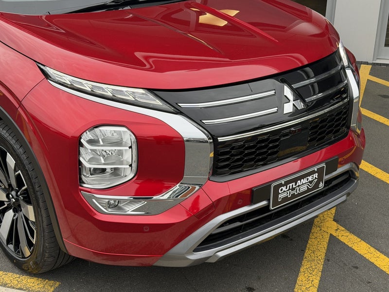 2026 Mitsubishi Outlander PHEV VRX 4WD - PLUG-I... image 3