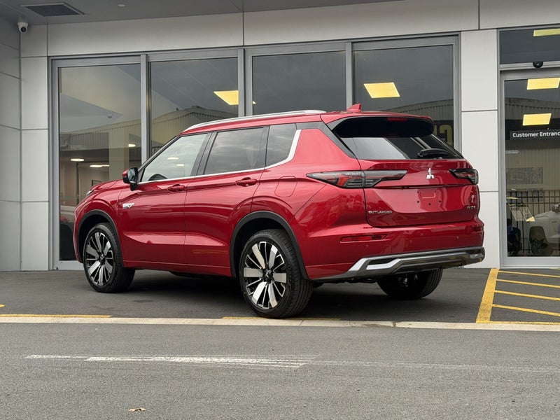 2026 Mitsubishi Outlander PHEV VRX 4WD - PLUG-I... image 5